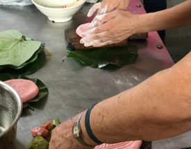 傳統手藝 
粿模-原來粿的形狀象徵當時人民對生活的期望： 瓜果紋以桃、石榴、佛手、荔枝、鳳梨、葫蘆等較為常見，象徵「豐收」、「多子多福」的意義。