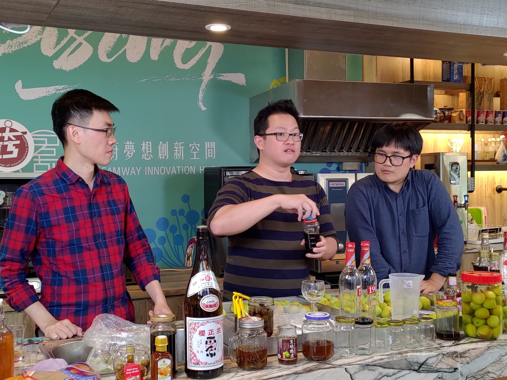 1090414子計畫三食物轉型
因應疫情，將食物設計課程發展為線上課程，
並透過不同食物工法教學，傳遞食物變形之應用