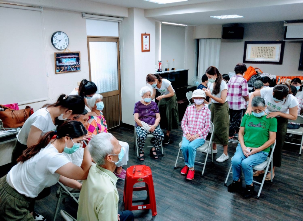 (圖片擺放位置：一、關懷行動中，生命的悸動-第二段文字旁)
**圖檔2&圖檔3,上下併列於第二段文字旁