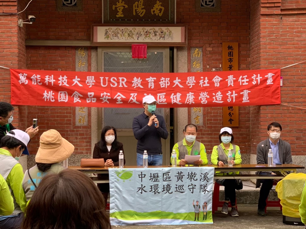 【4/26中壢區社區食安宣導】
新冠肺炎期間進入社區，以疫情議題結合食安衛生，傳達均衡飲食、正確衛生習慣、病毒遠離觀念。