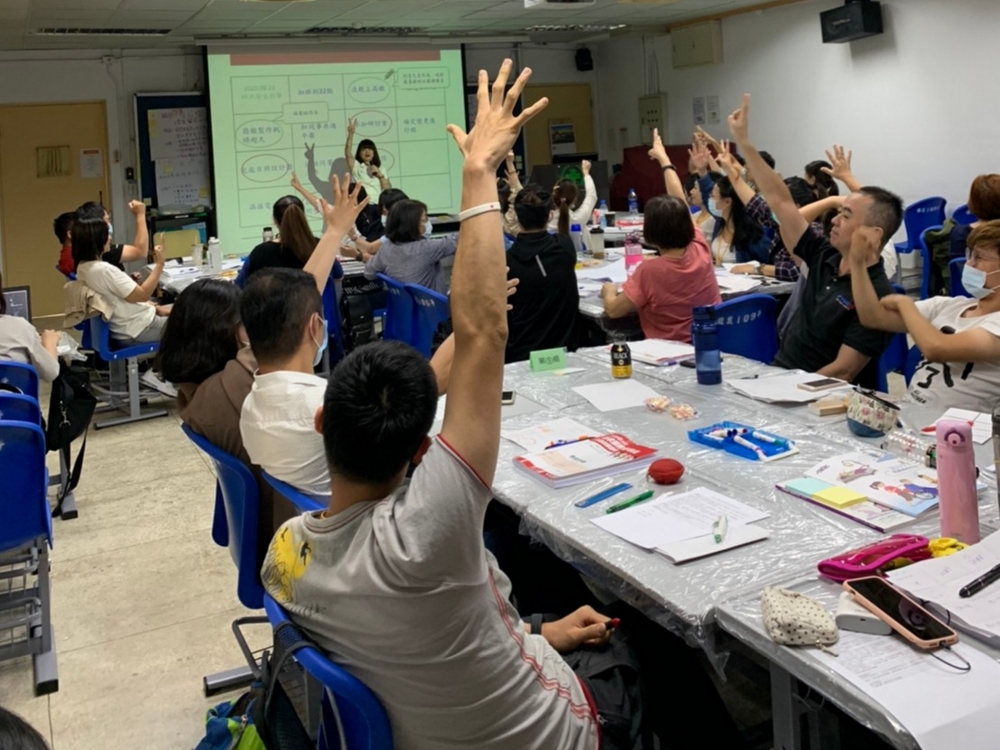 居家督導員基礎訓練－在職工作者踴躍互動參與學習
(圖片欲置於『……更省力、更得力』下一行)