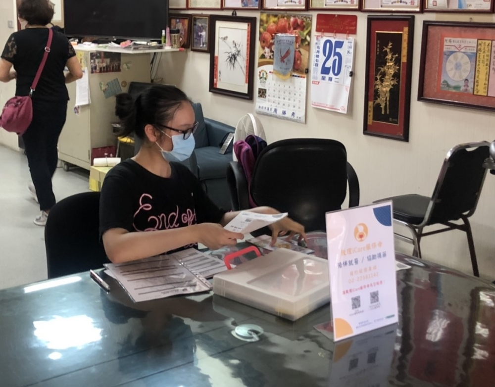 駐點志工/
在鄰里安排駐點志工，推廣「致理iCare銀保母」、協助「銀髮就醫陪伴服務」之媒合。