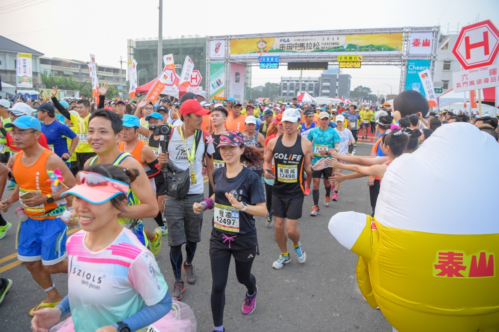 田中馬拉松
擺放位置:築夢踏實　一步一腳印