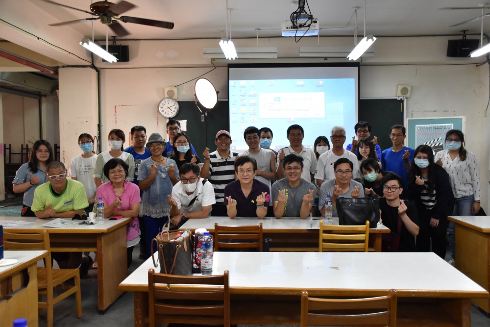 產業工作坊
擺放位置:戮力向前　展現彰師大團隊實力